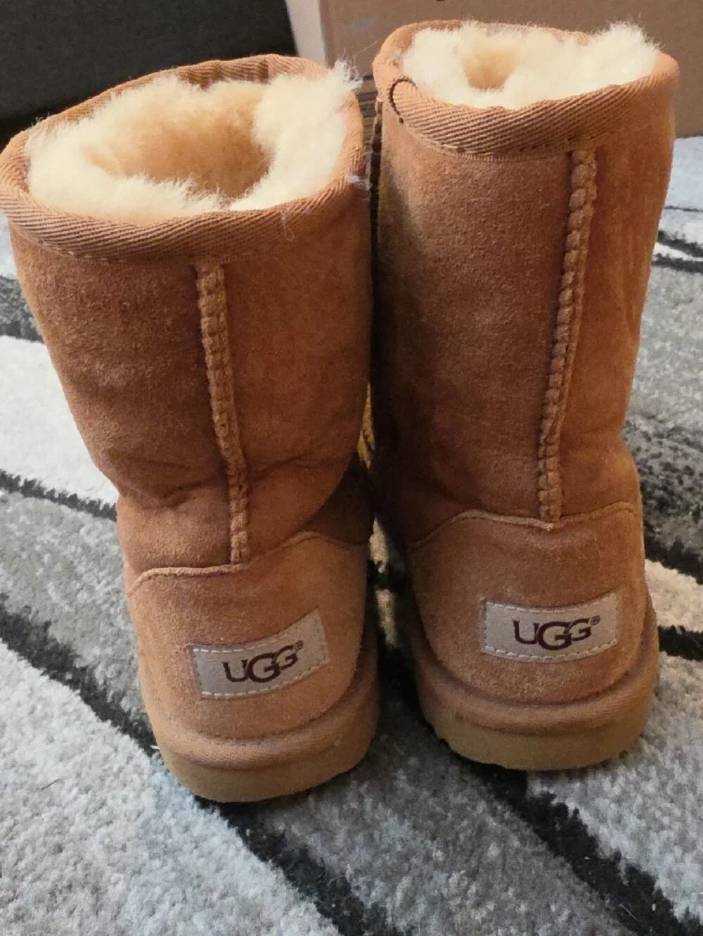 UGG Women's Classic Short Boots - Chestnut